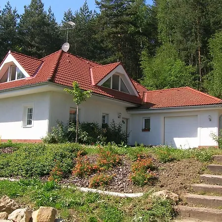 Comfortable Detached House With Large Garden *