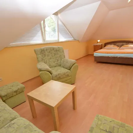 Comfortable Detached House With Large Garden بيت للعطل Klokoci