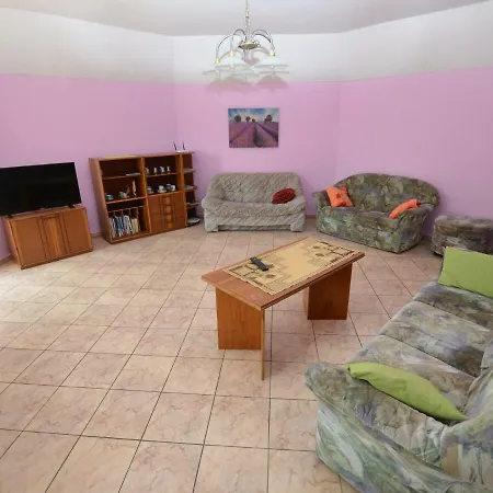 بيت للعطل Comfortable Detached House With Large Garden *
