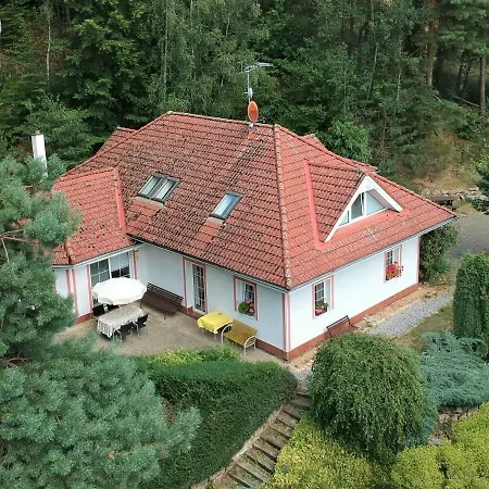 Comfortable Detached House With Large Garden بيت للعطل